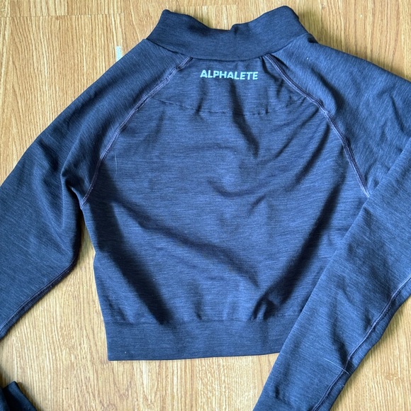 alphalete seamless crop jacket - Picture 3 of 5